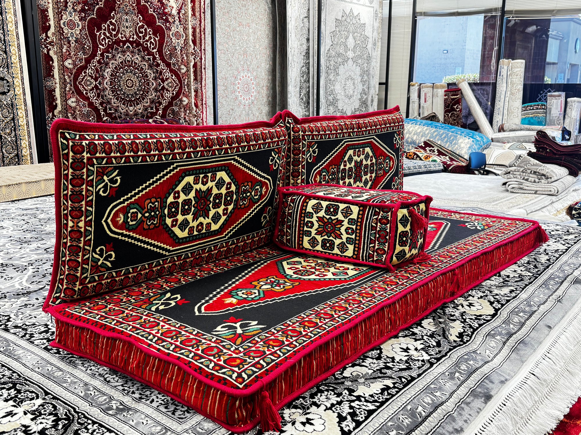 طقم كنب أرضي عربي من 4 قطع · إصدار المجلس الأحمر 1