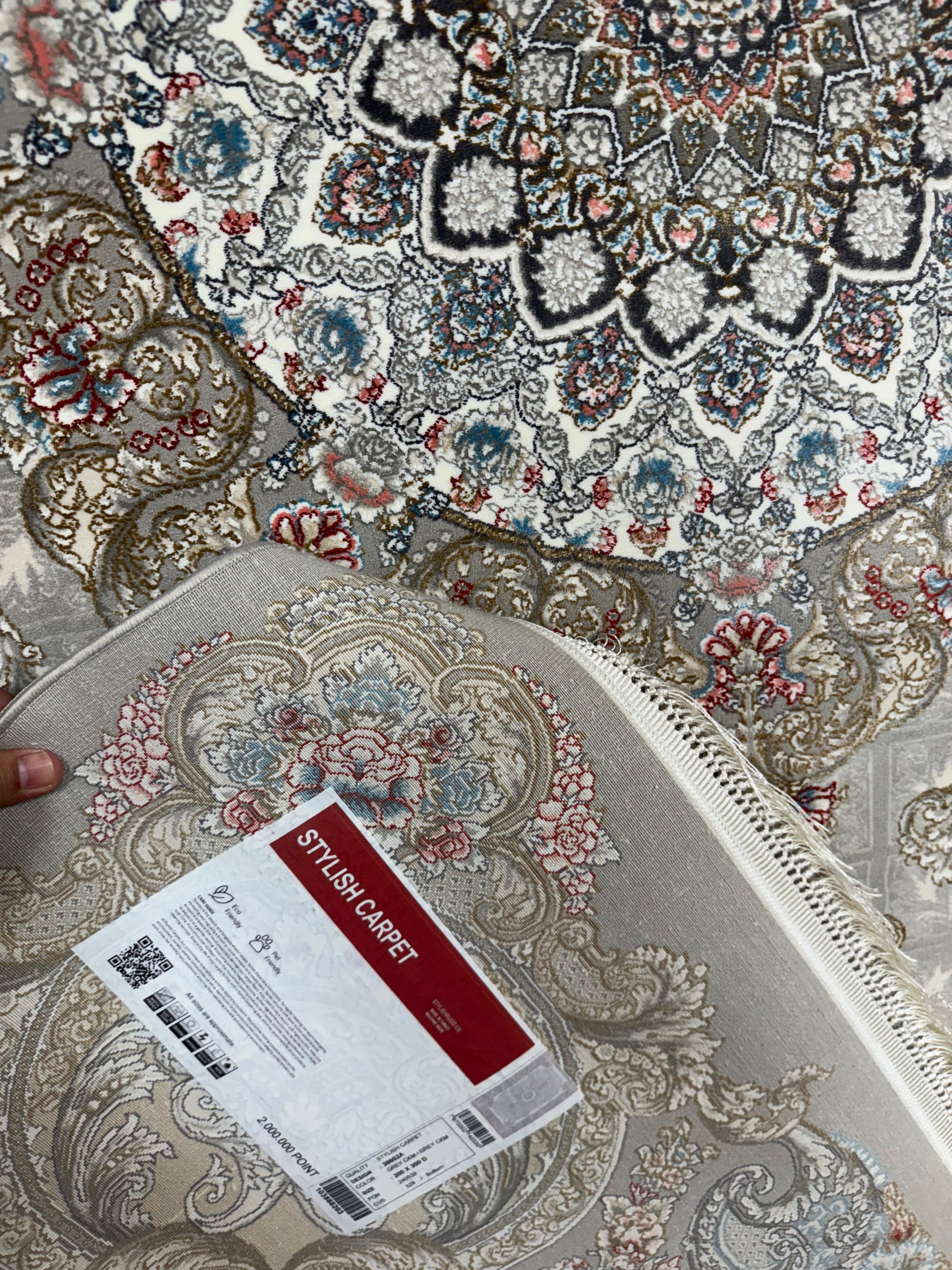 Luxury Persian Carpet - Medallion Design with Light Cream Background and Soft Gray Border - 2 Million Points