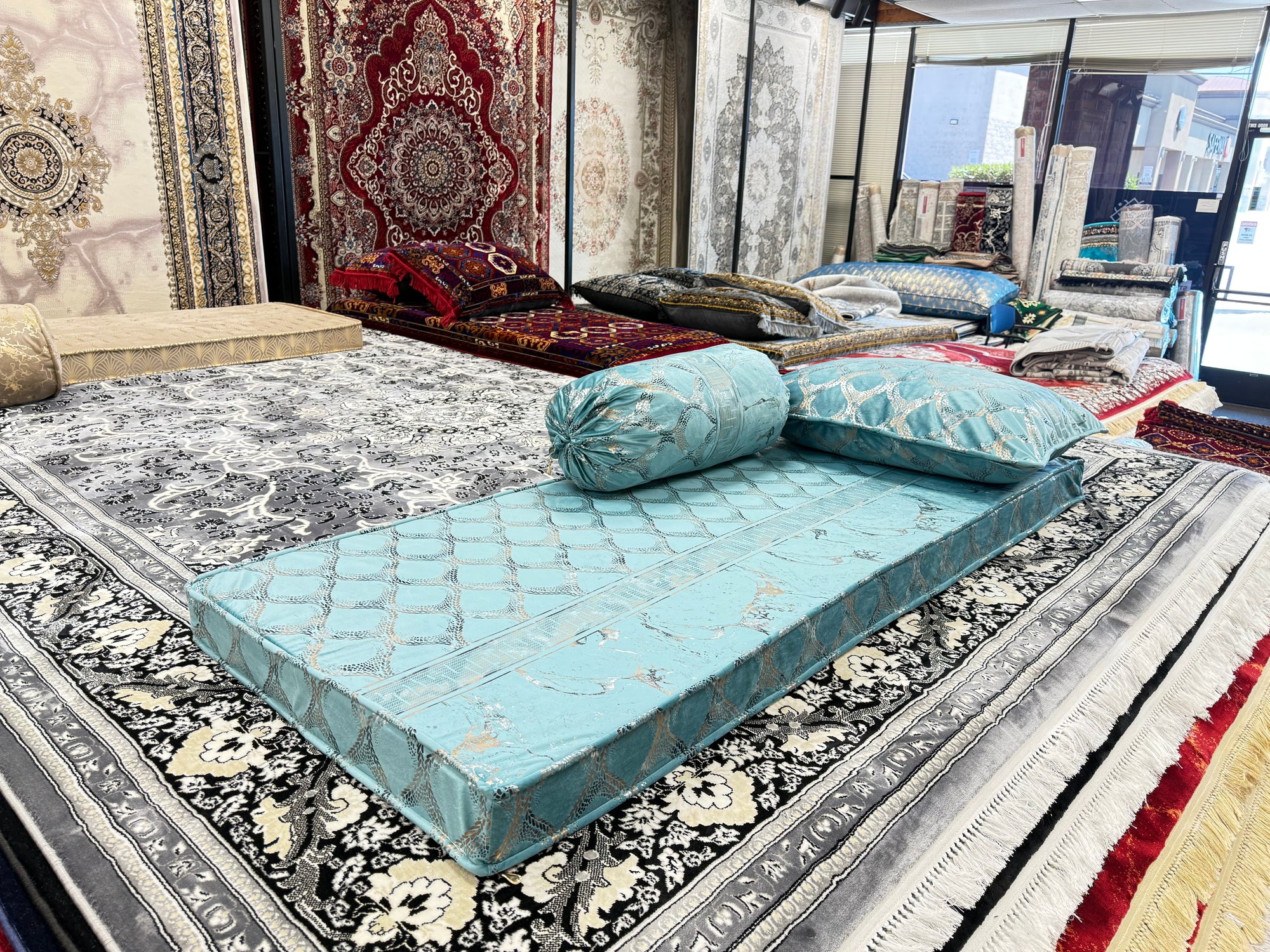 نسخة كابولي توشاك V · وسادة أرضية أفغانية