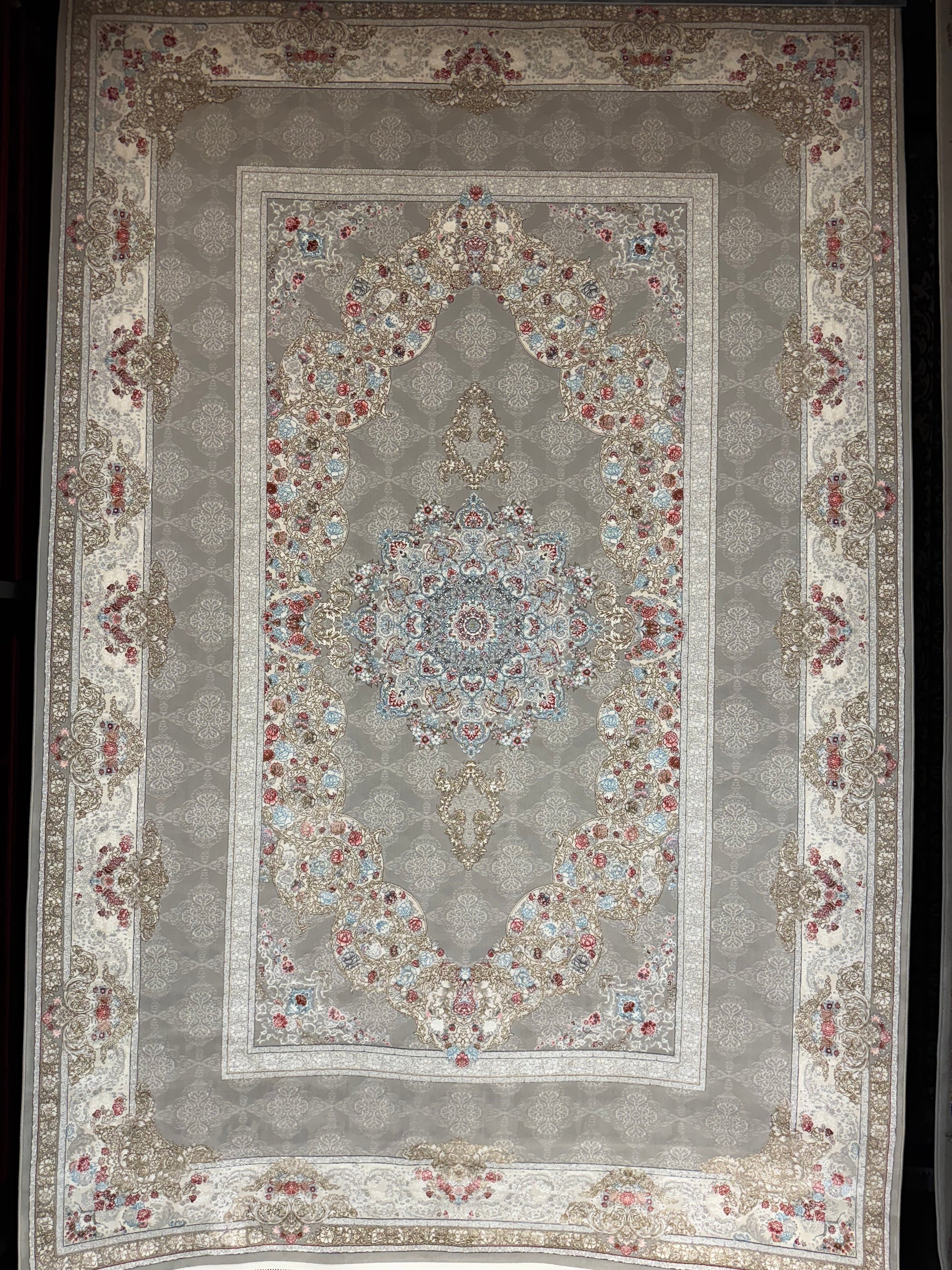 Classic Persian Carpet Medallion Light Gray Background Cream Border 2 Million Points