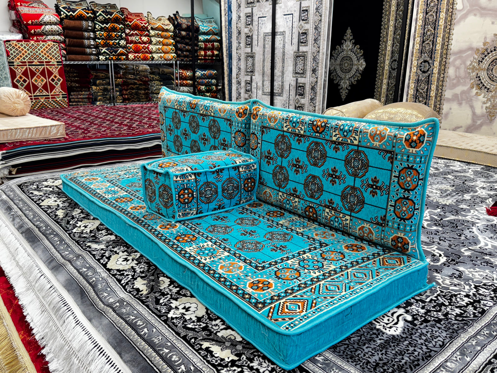 مجلس مجلل فیروزه ای – ست مبل ۴ تکه سنتی عربی برای اتاق نشیمن و سالن