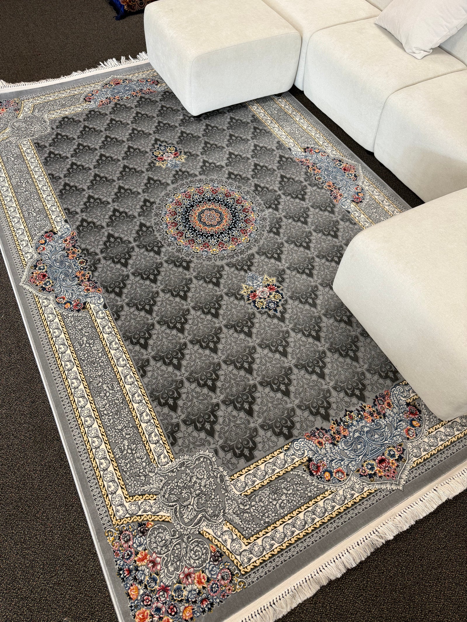 2026 Luxury Traditional Persian-Inspired Rug Light Gray Classic Central Medallion 1200 Reeds