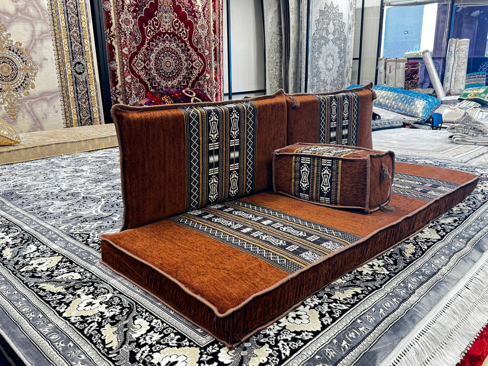 مبل مجلسی لوکس قهوه‌ای - ست مبل سنتی عربی ۴ تکه برای اتاق نشیمن و سالن