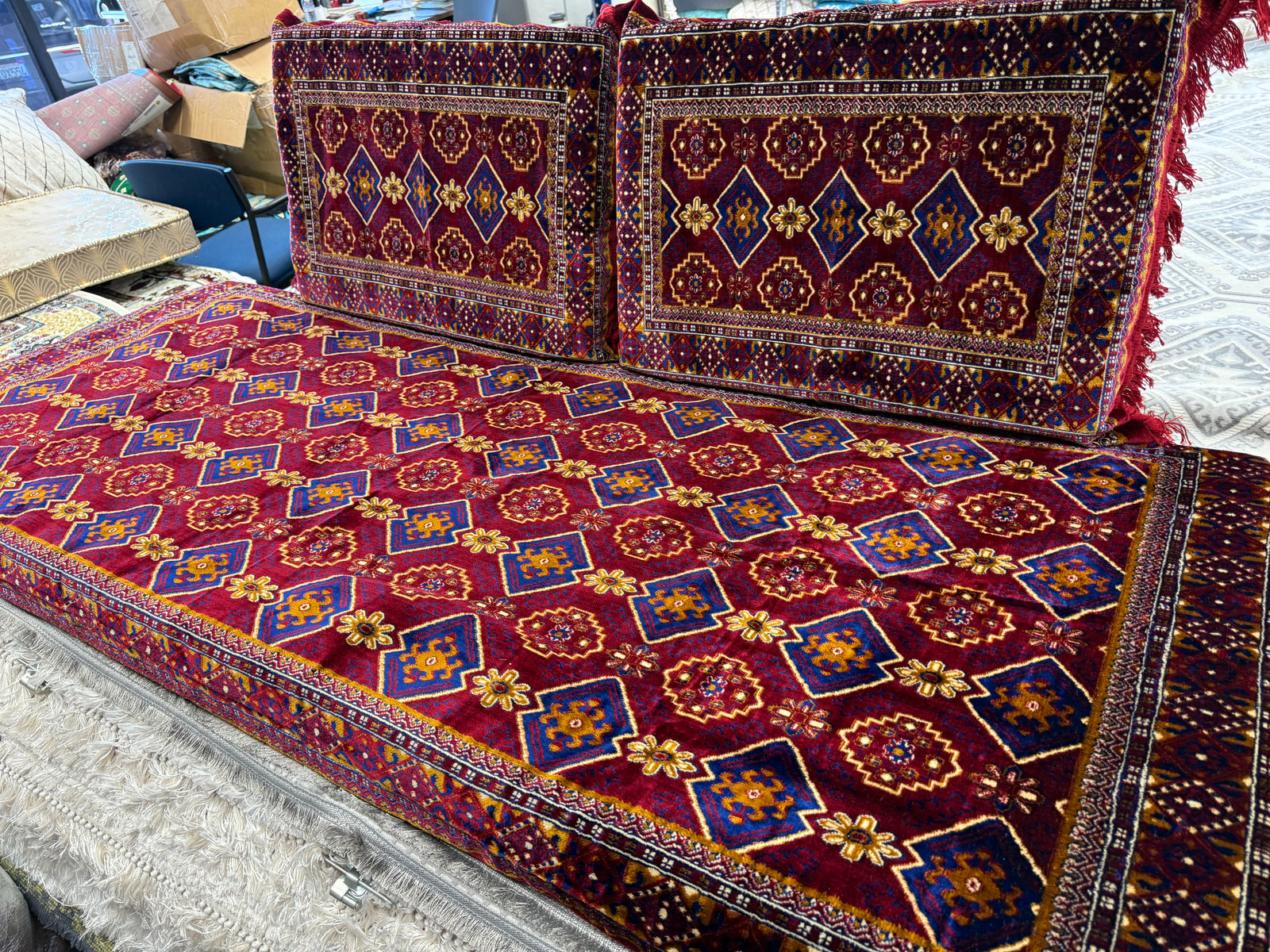 غطاء طقم توشك أفغاني تقليدي أحمر