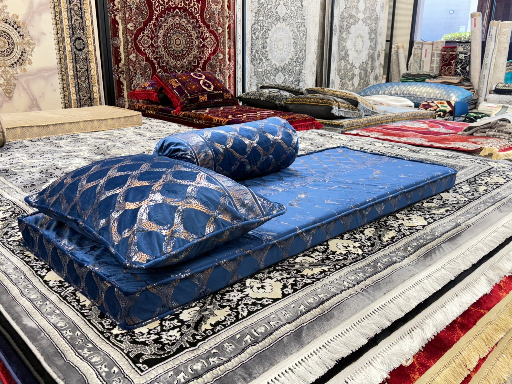 غطاء كابولي توشك الإصدار الأول · وسادة أرضية أفغانية