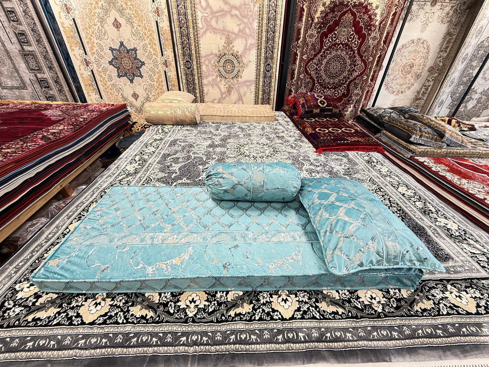 نسخة كابولي توشاك V · وسادة أرضية أفغانية