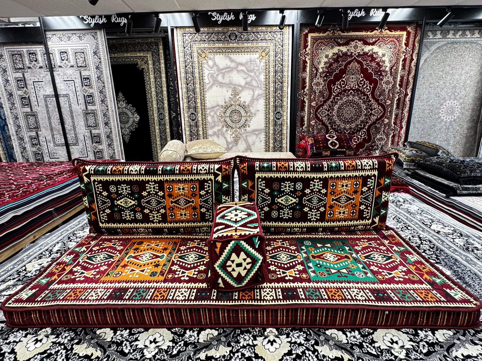 Dark Red Luxurious Majlis 4-Piece Arabic Floor Sofa Pattern