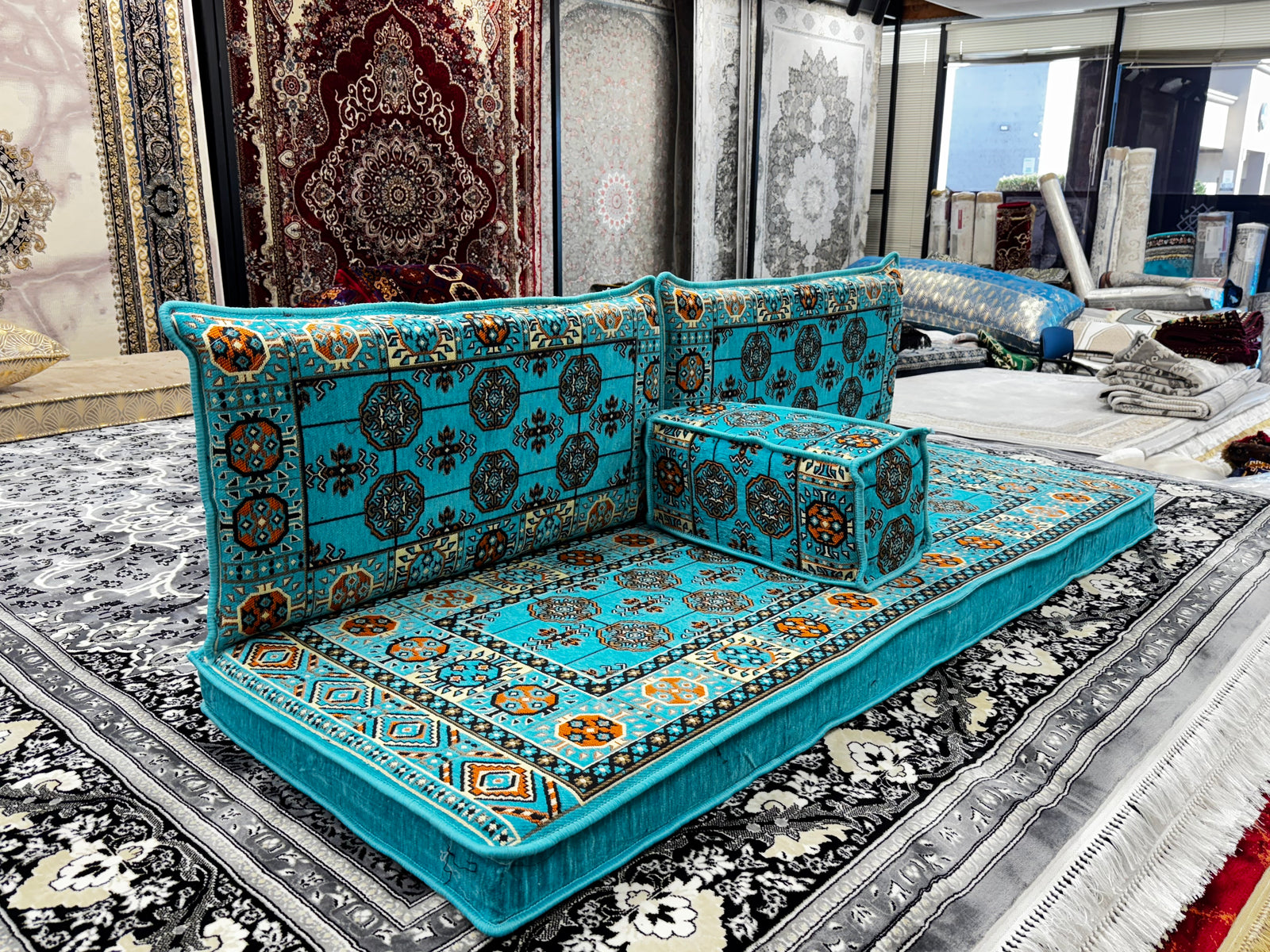 مجلس مجلل فیروزه ای – ست مبل ۴ تکه سنتی عربی برای اتاق نشیمن و سالن