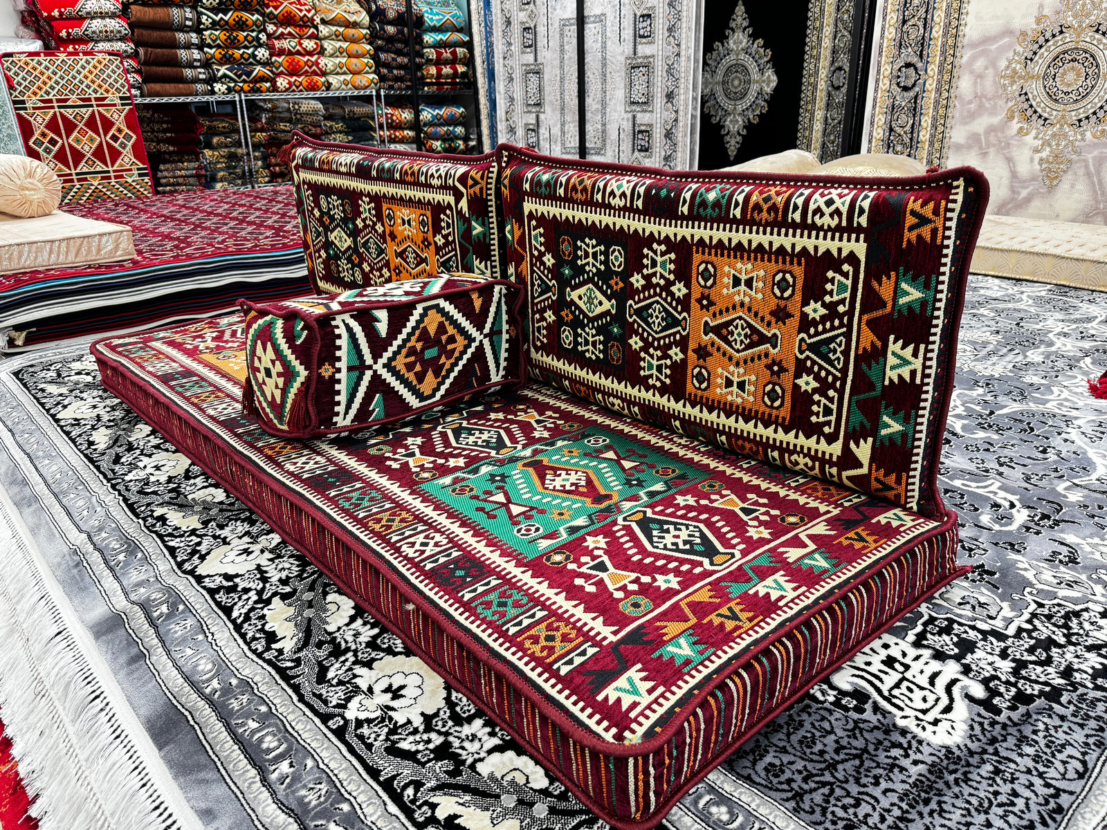ست مبل نشیمن عربی مجلسی قرمز — طرح ۲