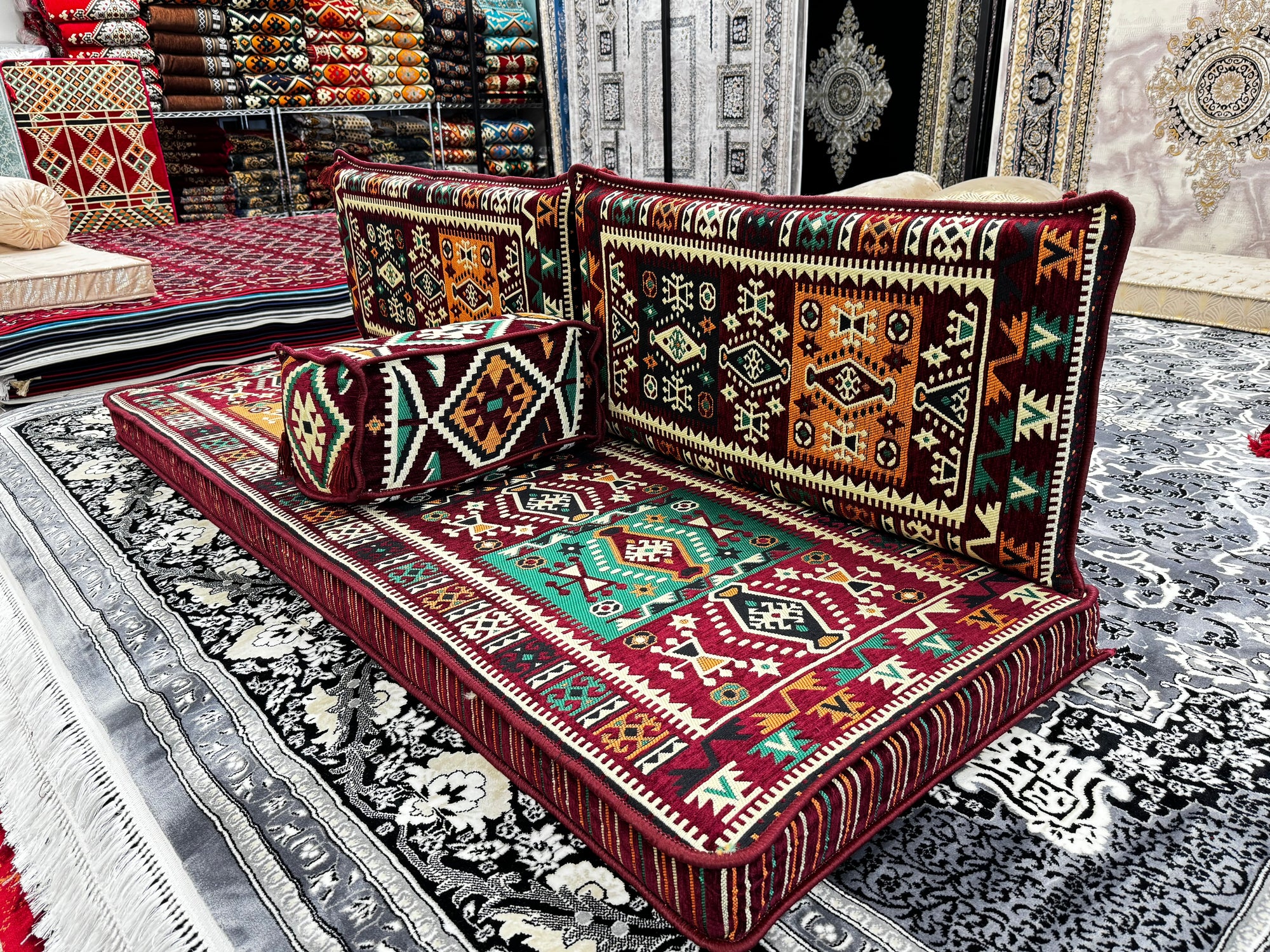 ست مبل نشیمن عربی مجلسی قرمز — طرح ۲