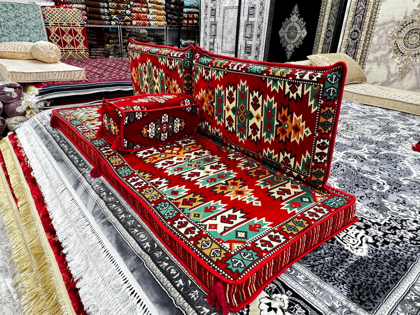كنب مجلس أحمر إصدار II · طقم كنب أرضي عربي 4 قطع
