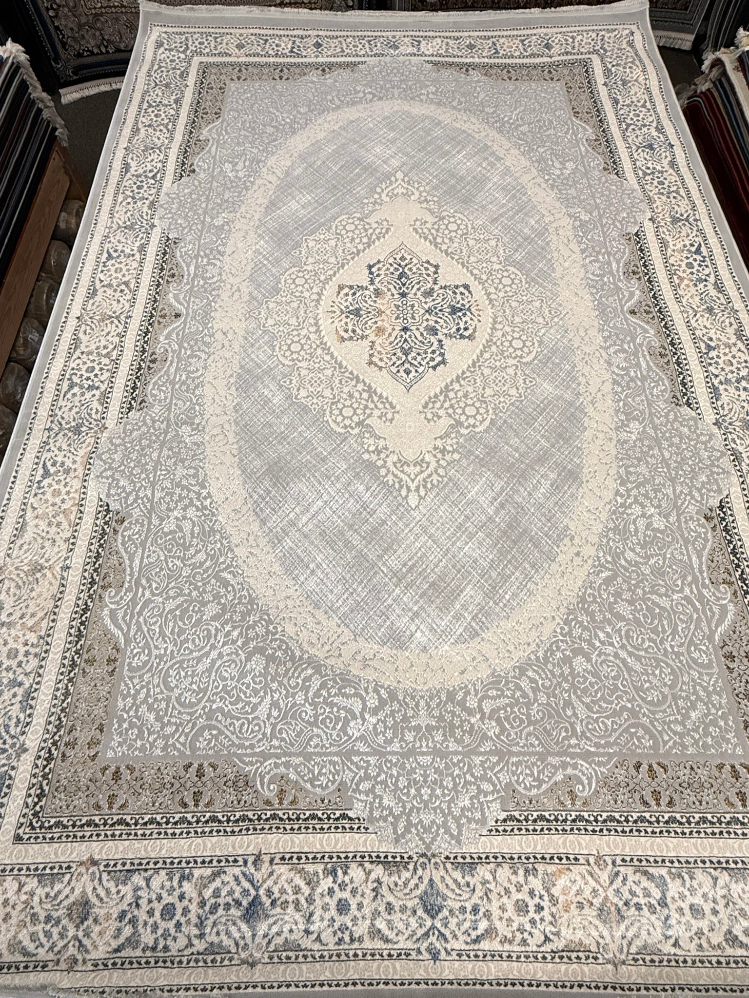 18 Lancet Paradise Light Gray Oval Crosshatch Medallion Turkish Rug | Stylish Rugs